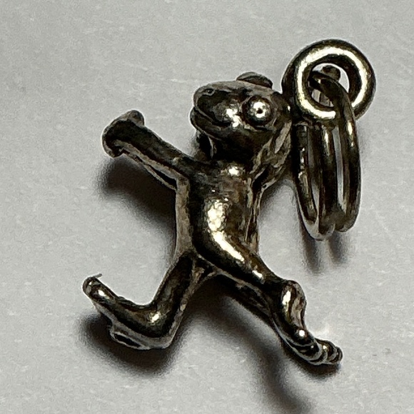 Solid Sterling Silver Dancing Frogs 🐸 Pendant. - Picture 3 of 7